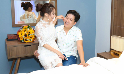 Nhã Phương và các đồng nghiệp tham quan biệt thự 15 tỷ của Trường Giang