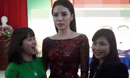 Hoa hậu Kỳ Duyên lộ mặt vô hồn như tượng sáp