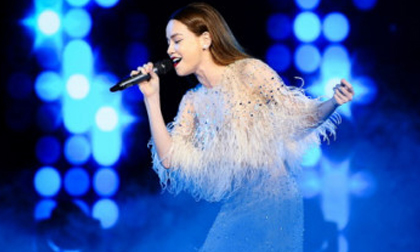 Hà Hồ diễn cực sung trên sân khấu 'Cống hiến' sau scandal chèn ép Minh Hằng