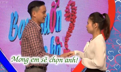 'Lừa' cô gái chọn mình rồi chàng trai phũ phàng từ chối vì thấy mẹ ngồi dưới lắc đầu