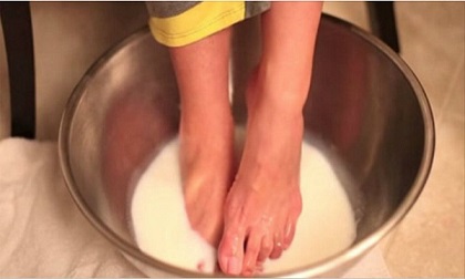 Không cần tới spa chăm sóc chân, móng - chỉ 2 thành phần trong nhà bếp là đủ