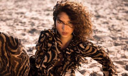 Minh Triệu thả dáng trên đồi cát ở Phan Thiết