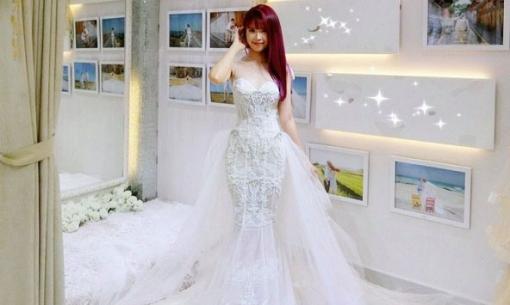 Khởi My 'lấp lánh' với chiếc váy cưới đính 8000 viên pha lê