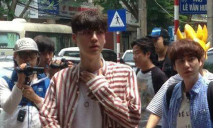 Chồng nàng 'Cỏ' Goo Hye Sun, Kyunhyun (Suju) và Mino (Winner) bất ngờ có mặt tại Hà Nội