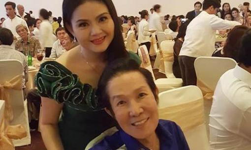 'Ông hoàng cải lương hồ quảng' Vũ Linh hát tưng bừng trong đám cưới con gái NSƯT Kim Tử Long