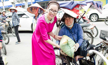 Hoa hậu Bùi Thị Hà đón tuổi mới ý nghĩa cùng 500 người nghèo
