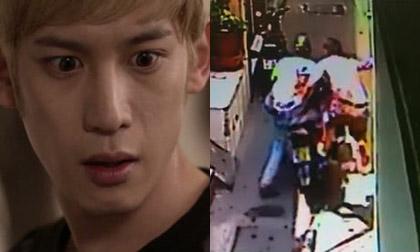 Hô hoán mọi người bắt trộm để rồi khi hàng xóm vây kín nhà thì sự xấu hổ đến tột độ được phơi bày