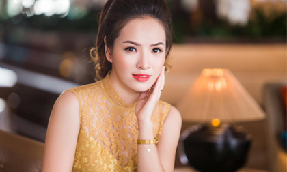 Đan Lê khoe dáng ngọt ngào bên 'ông xã Phan Hải'