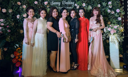 'Mẹ chồng' Lan Hương dự khai trương Sunny wedding