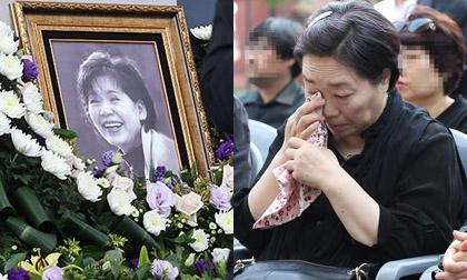 Các nghệ sĩ Hàn đẫm lệ tiễn đưa nữ diễn viên 'Công chúa ngổ ngáo' tại tang lễ