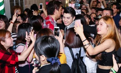 Noo Phước Thịnh kẹt cứng giữa 'biển' fan sau buổi diễn tại Nhật Bản