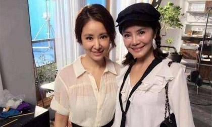 Mẹ chồng Lâm Tâm Như lần đầu lộ diện trẻ trung ngỡ ngàng