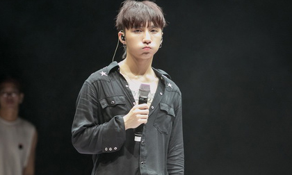 Sơn Tùng M-TP diện cây đen trong buổi tổng duyệt fan meeting tại Hà Nội