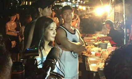 Bỏ Angela Baby ở nhà, Huỳnh Hiểu Minh vui vẻ đi tái hợp 'tình đầu' Triệu Vy