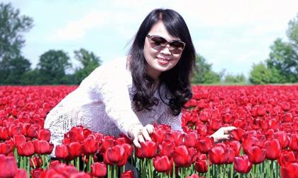 NSND Kỳ Thái Bảo thả hồn phiêu bồng trên cánh đồng hoa tulip