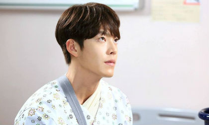 Nghi vấn bệnh tình Kim Woo Bin trở nặng khi nhãn hàng ngột chấm dứt hợp đồng