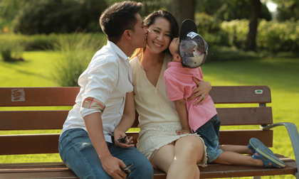 Vợ chồng Dương Thùy Linh đưa cả gia đình du ngoạn châu Âu