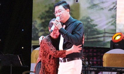 Liveshow 'Đạo làm con' của Thành Long Bolero: Tiếng ru nhói lòng 'thức tỉnh' người làm con