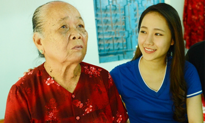 Quán quân Kim Thảo cùng mẹ lần đầu đi thăm mẹ VNAH tại Củ Chi