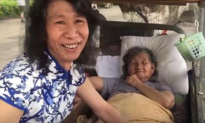 Cảm phục người đàn ông giả gái suốt 20 năm để chăm sóc mẹ tâm thần