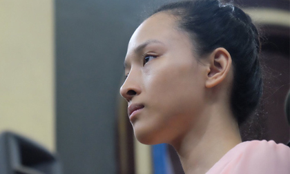 Mẹ hoa hậu Phương Nga cho biết con gái mắc bệnh viêm phổi, sức khỏe ngày càng xuống dốc