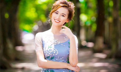 'Mỹ nhân điện ảnh' Lã Thanh Huyền khoe vẻ đẹp như 'mùa thu tỏa nắng'