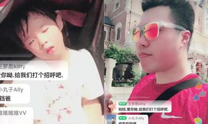 Chồng cũ 'Tiểu Yến Tử' mải livestream bỏ mặc con gái bơ phờ giữa trời nắng