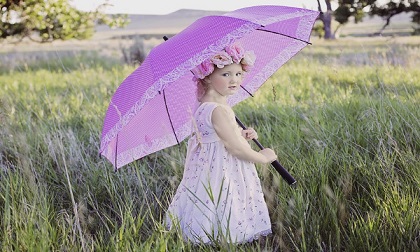 Mặc quần áo sáng màu hay tối màu ra nắng nóng mới là lựa chọn chính xác?