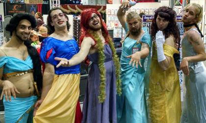 Cười nghiêng ngả với những màn cosplay bá đạo