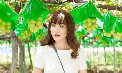 Nữ hoàng sắc đẹp toàn cầu Ngọc Duyên xinh đẹp giữa vườn nho