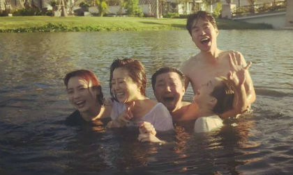 Kim Hee Sun 'quẩy tới bến' trong ngày đầu tới Đà Nẵng nghỉ dưỡng