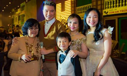 Dù gánh nợ và mang tai tiếng, Đàm Vĩnh Hưng vẫn tha thứ cho mẹ ruột trong tiệc sinh nhật