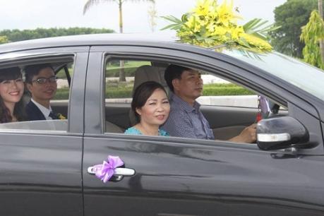 Nàng dâu 9X được bố chồng lái xe đón dâu, mẹ chồng trong dàn bê tráp khiến nhiều người phát ghen