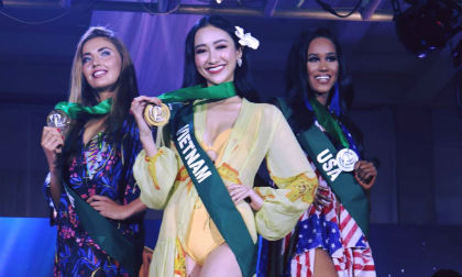 Hà Thu xuất sắc giành huy chương vàng phần thi trang phục biển tại Miss Earth 2017 