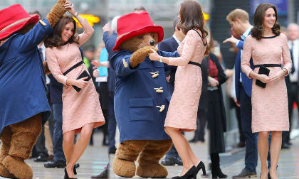 Công nương Kate Middleton xuất hiện với kiểu tóc mới, nhảy múa trong sự kiện dù đang bầu bí