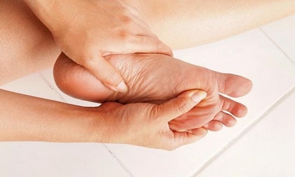 Nhìn ngay xuống chân mình xem có 3 dấu hiệu của bệnh đái tháo đường hay không