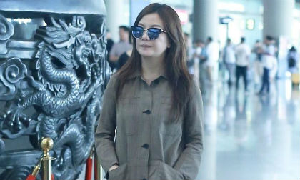 Để mặt mộc kém sắc, ăn vận xuề xòa thế này chẳng ai biết đây là Triệu Vy 