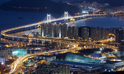 Lắng nghe những câu chuyện văn hóa Á Đông thú vị qua bộ trang phục truyền thống