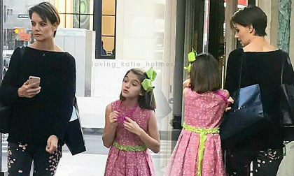 Diện đồ điệu đà như tiểu thư nhưng Suri liên tục bị chộp khoảnh khắc 'xấu'