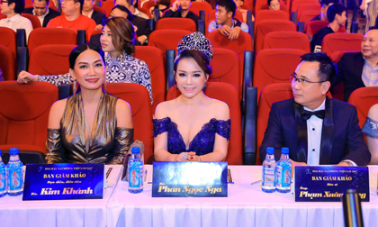 Hoa hậu, doanh nhân Phan Thị Ngọc Nga quyền lực trên ghế nóng giám khảo chung kết Hoa hậu đại dương 2017