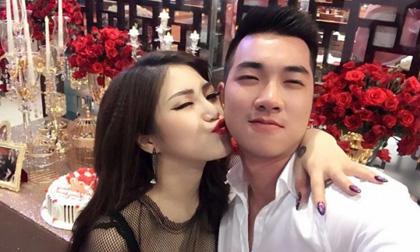 Hương Tràm lại bị bắt gặp hôn trai lạ sau khi chia tay 'thầy giáo mưa' không lâu