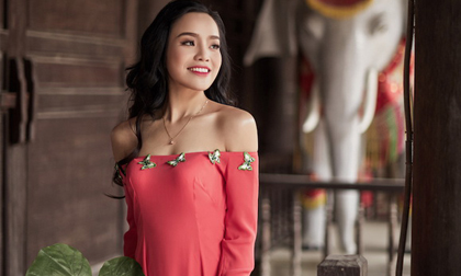 Quán quân Sao Mai 2017 gợi cảm với áo dài khoe vai trần mềm mại