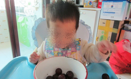 Mẹ trẻ hứng gạch đá vì bị quy “tội” quý tộc sống ảo