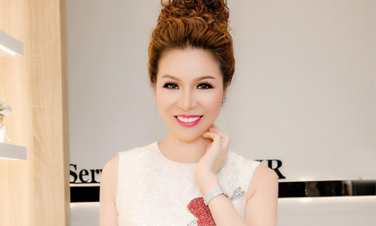 Hoa hậu Bùi Thị Hà xinh như công chúa tuyết, diện hàng hiệu đẳng cấp trong sự kiện