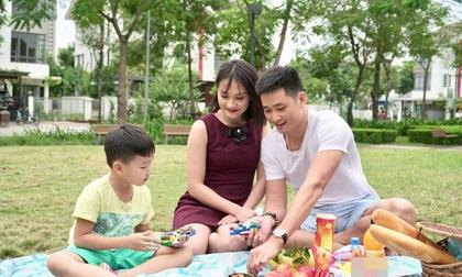 Vợ chồng Bảo Thanh rạng rỡ đưa con đi dã ngoại