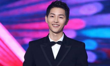 Song Joong Ki thừa nhận vẫn đang đắm chìm trong cuộc sống tân hôn với Song Hye Kyo 