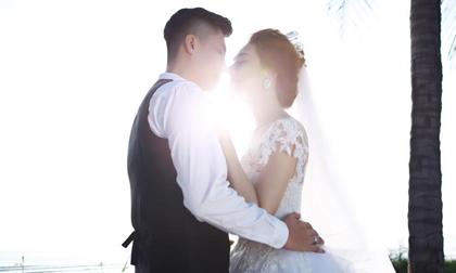 Ca sĩ Lâm Khánh Chi khoe loạt 'Ảnh cưới thế kỷ' với ông xã điển trai