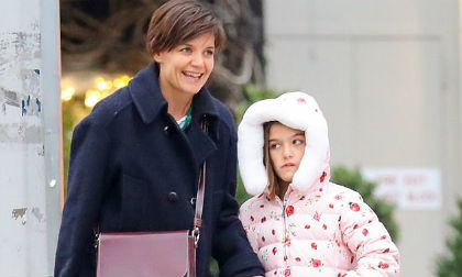 Suri như gấu bông trên phố khi đi mua sắm với mẹ 