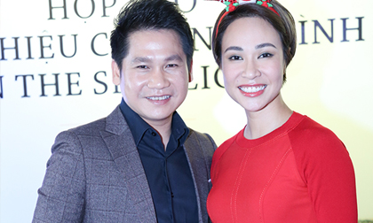 Uyên Linh: 'Tôi đỏ mặt, sợ té ghế khi phải song ca với anh Trọng Tấn'