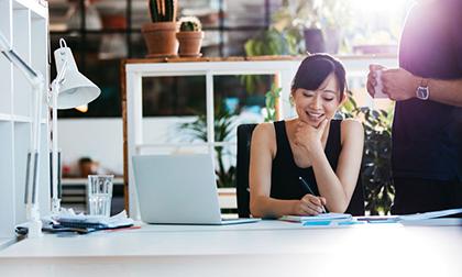 3 nguyên tắc trong cách đặt và bài trí bàn làm việc theo phong thuỷ để 'phất' lên phơi phới